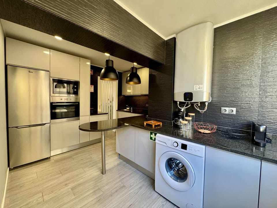 Coffee/tea maker, microwave