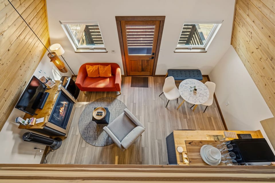 No walls, no worries! Our open floor layout makes it easy to cook, chill, dine, and socialize all in one bright and welcoming space. Gather, relax, and Return to Artbliss.