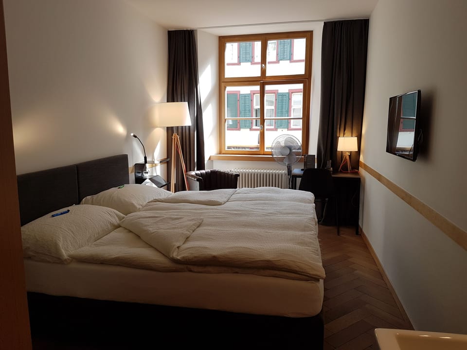 Double Room, City View | In-room safe, desk, blackout drapes, soundproofing