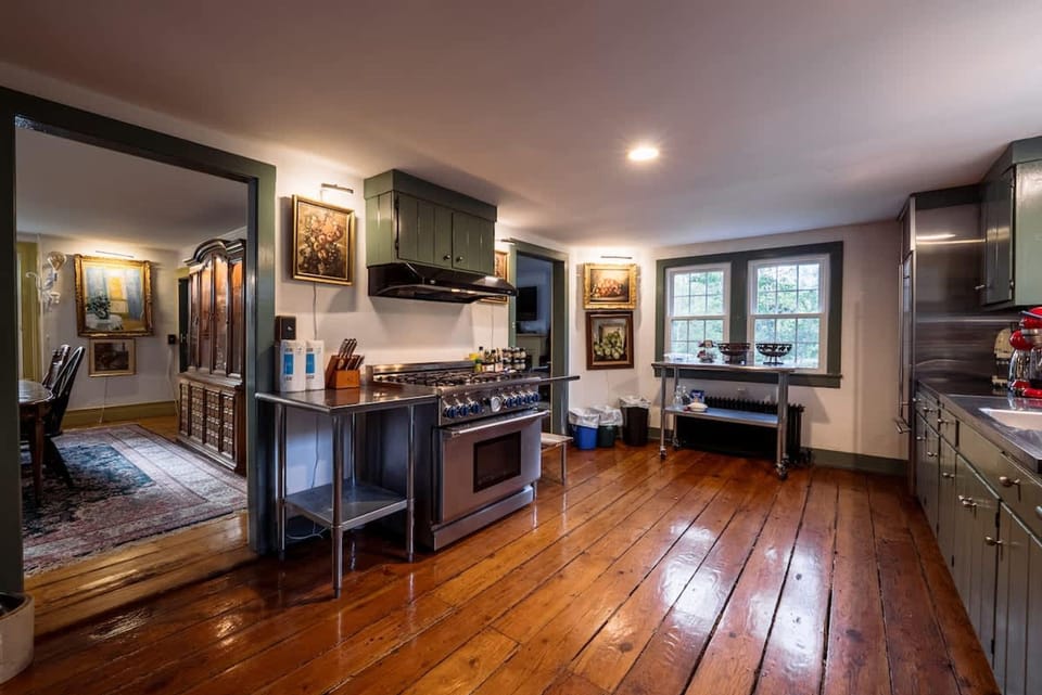 House | 4 bedrooms, desk, Internet