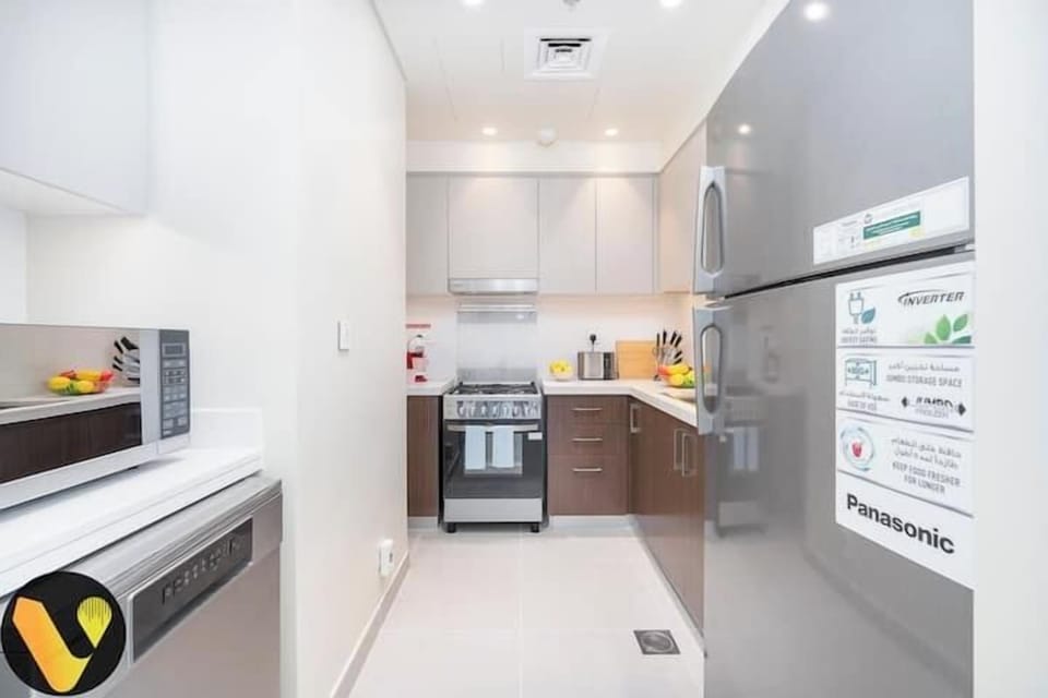 Luxury Apartment, Balcony, City View | Private kitchen | Full-size fridge, microwave, oven, stovetop