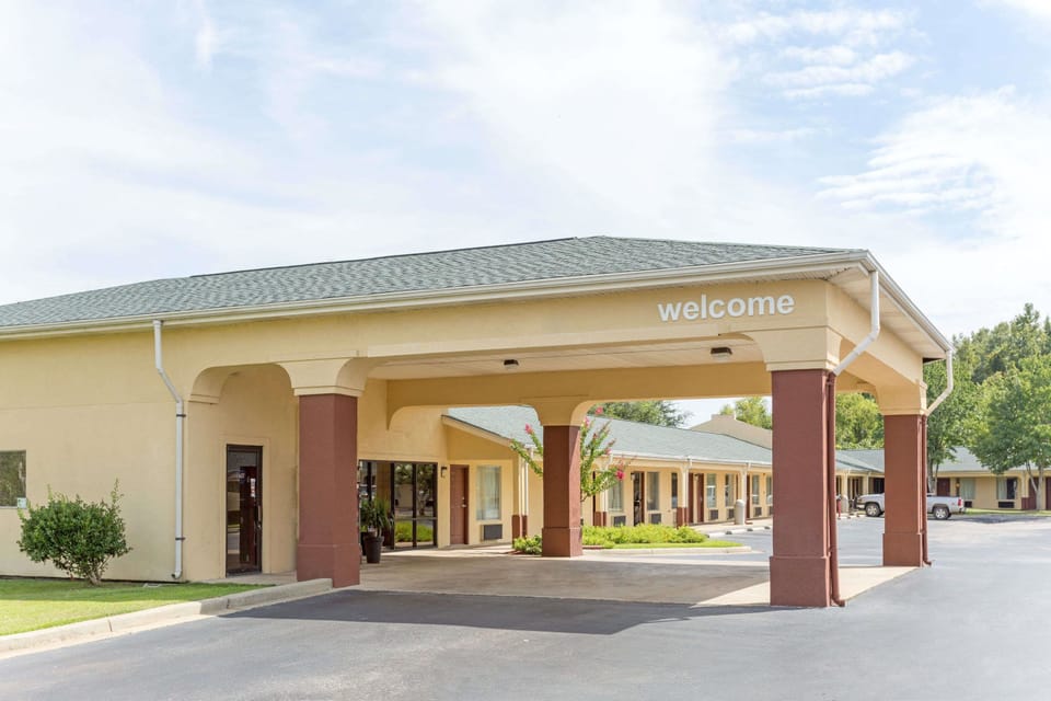 Americas Best Value Inn & Suites Sumter Motel in Sumter