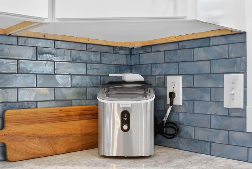 Convenient ice maker