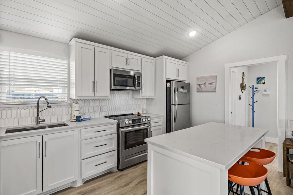 A bright and modern kitchen ready for everything from quick snacks to family feasts