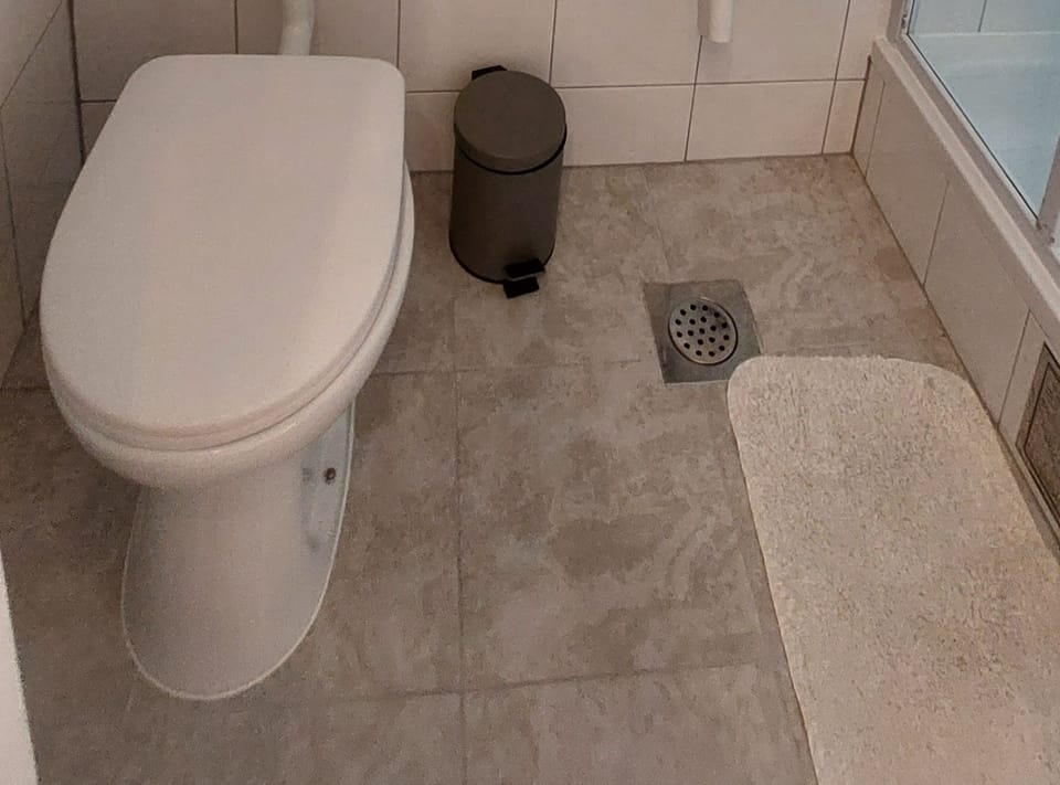 Studio (Studio Apartment with Terrace) | Bathroom | Shower, towels