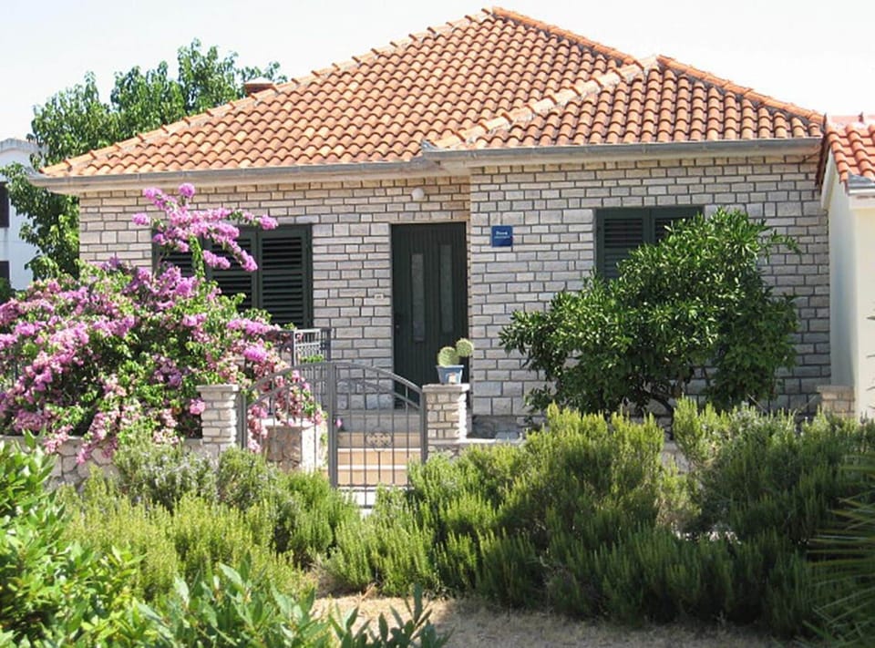 House (ThreeBedroom Holiday Home with Terrac) | Exterior