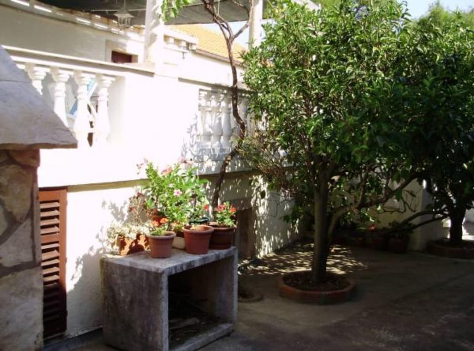 Apartment (Two Bedroom Apartment with Sea View a) | Exterior