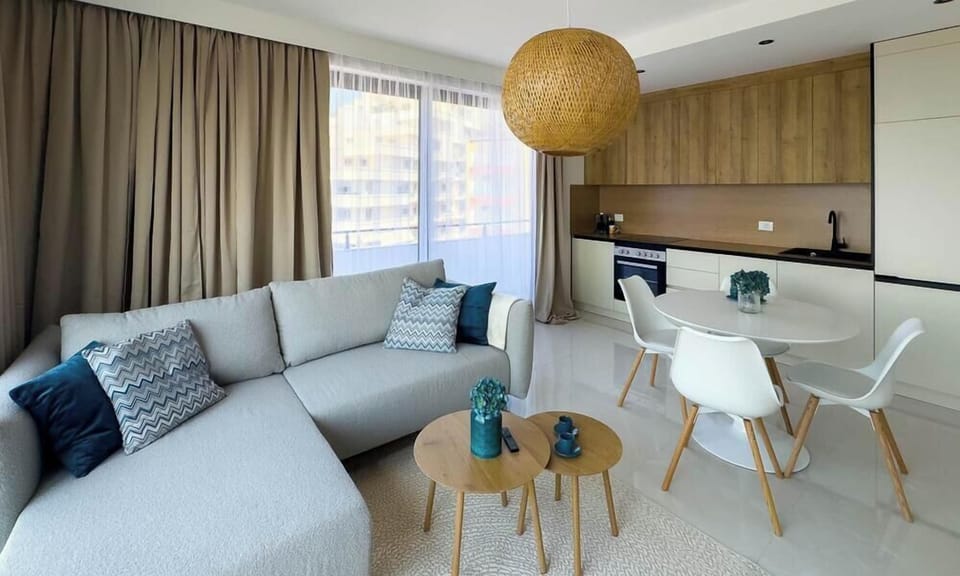 Livingroom with dining room