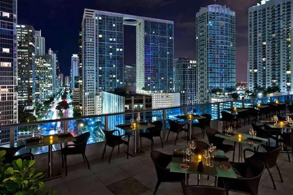 Stylish high-rise in the heart of Brickell, steps from dining and nightlife.