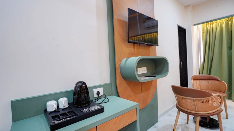 Deluxe Suite, Balcony, City View | Soundproofing, free WiFi