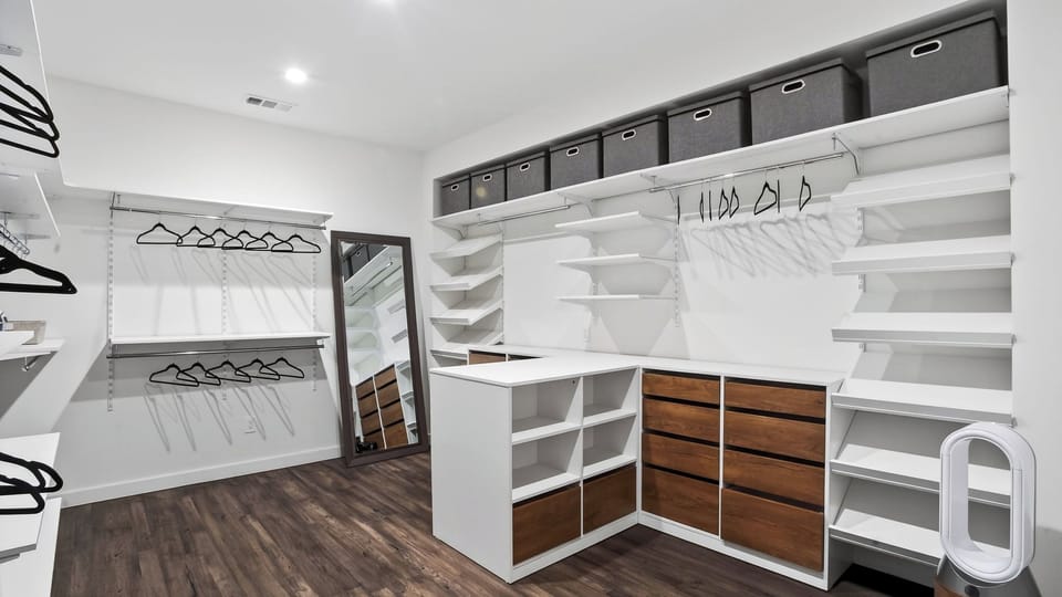 House (5 Bedrooms) | Interior
