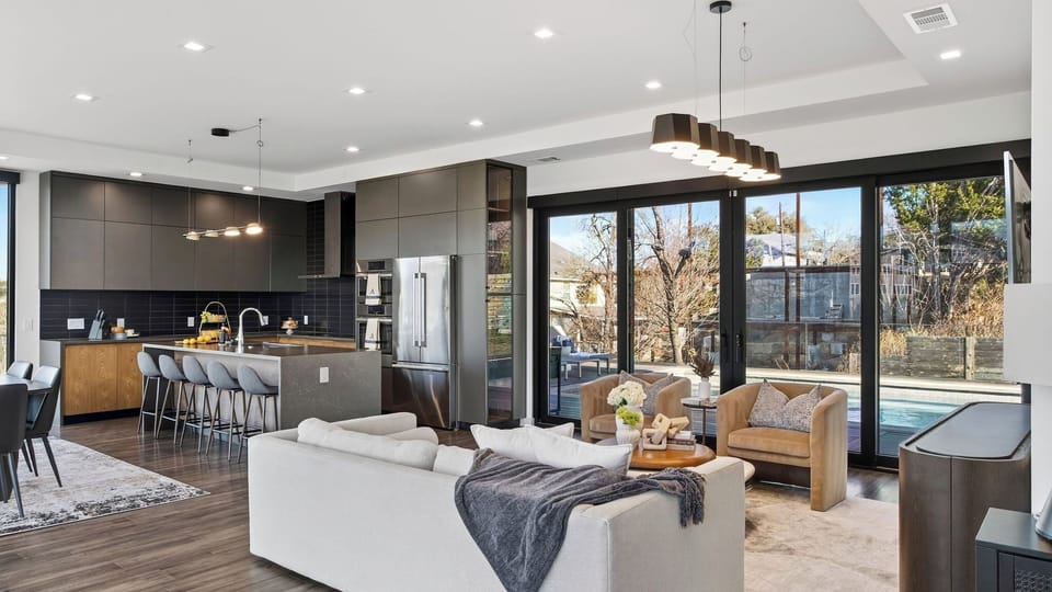 House (5 Bedrooms) | Interior