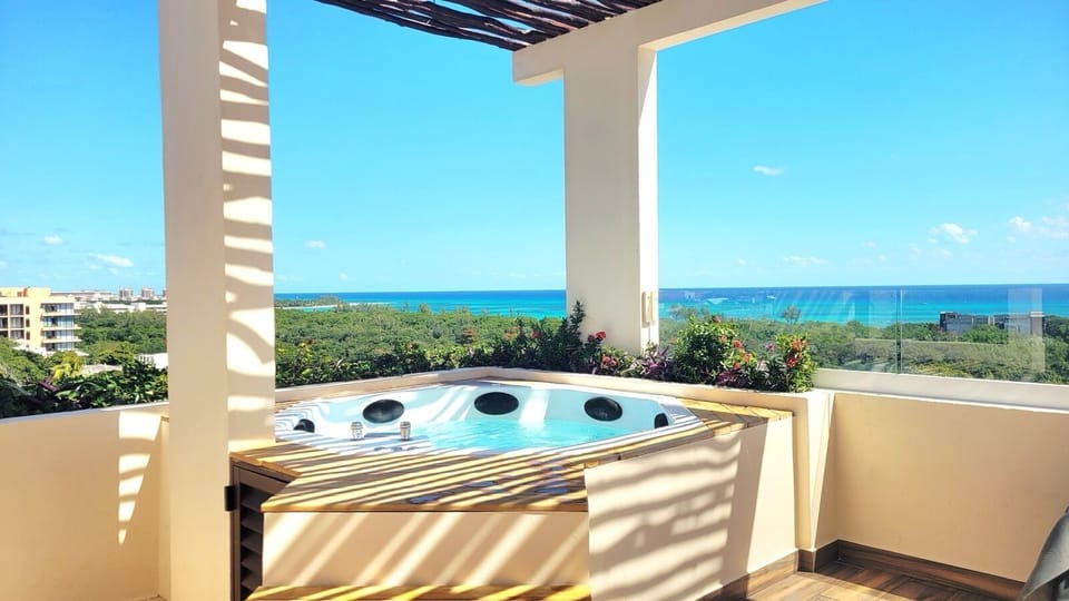 Outdoor spa tub