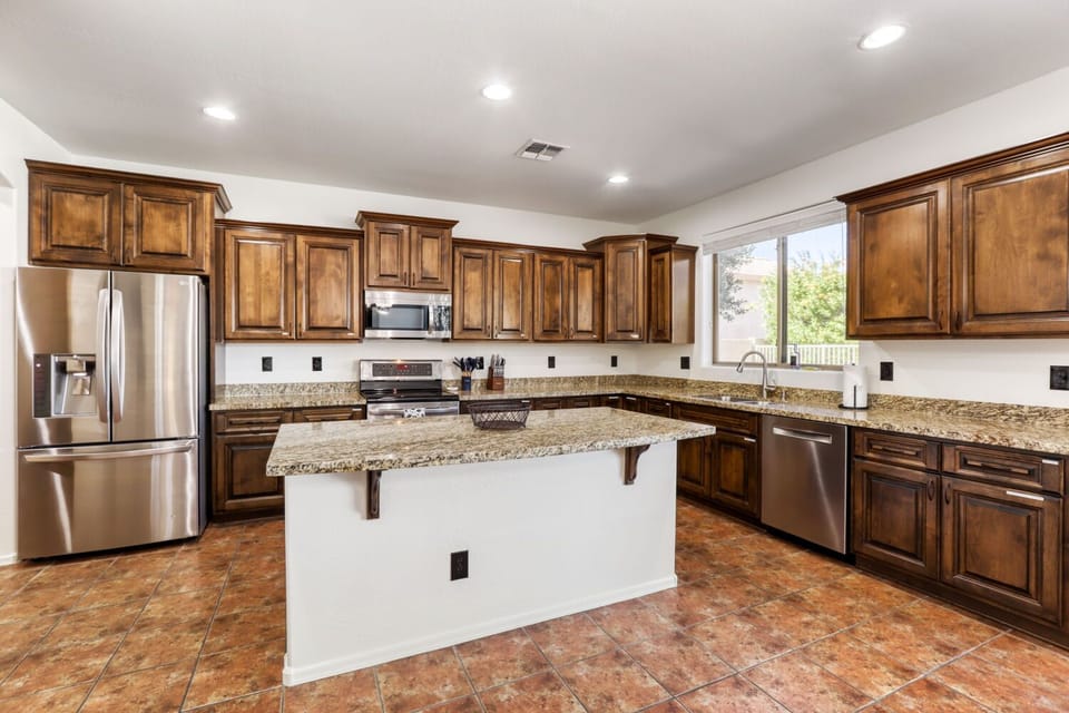 Full kitchen