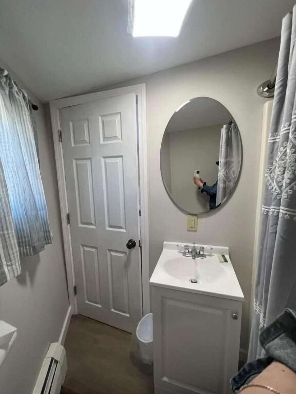 Comfort Quadruple Room, Non Smoking | Bathroom | Combined shower/tub, free toiletries, hair dryer, towels