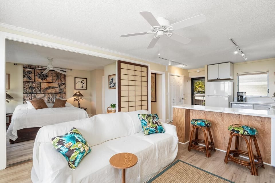 Condo, 1 King Bed with Sofa bed (Kailua Village#604) | Living area