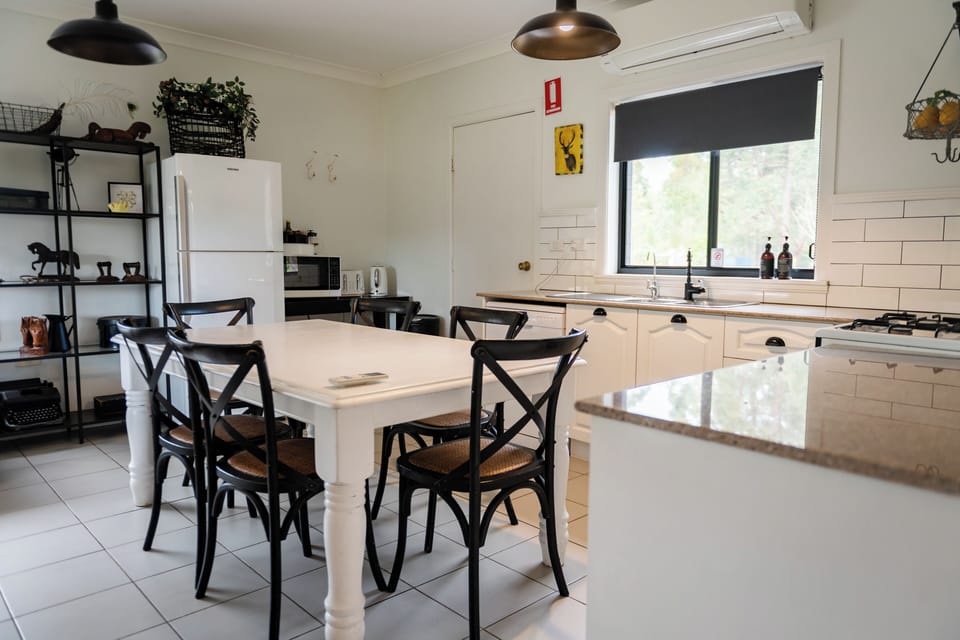 Full-size fridge, microwave, stovetop, highchair