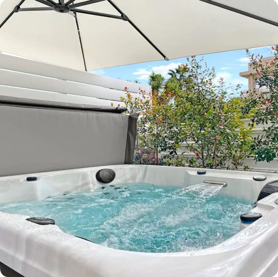 Outdoor spa tub