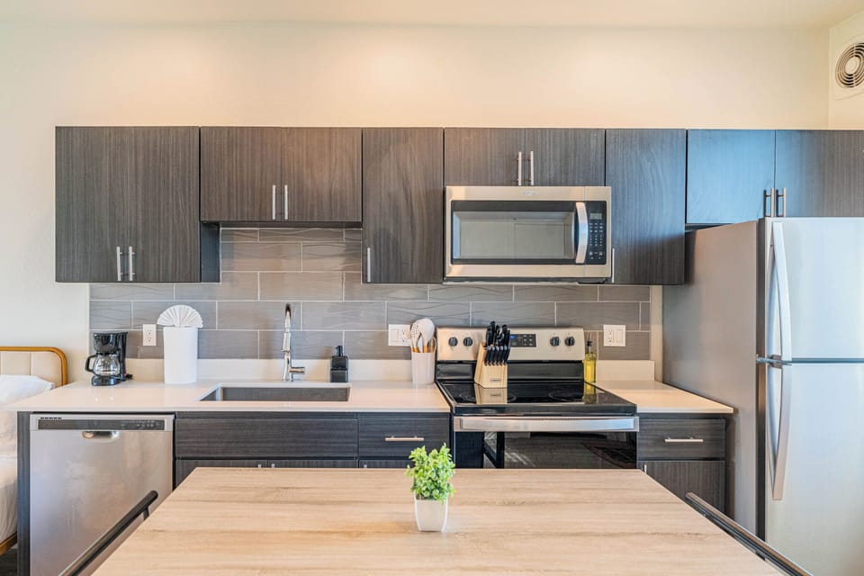 Studio, 1 Queen Bed, Non Smoking | Private kitchen | Full-size fridge, microwave, oven, stovetop