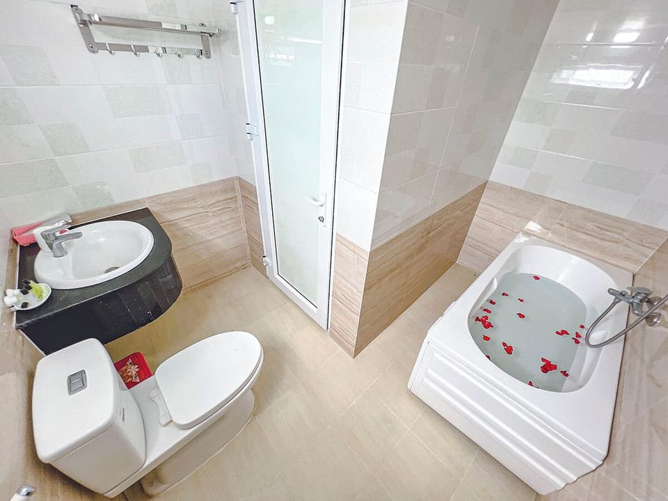 Premium Double Room, 1 King Bed, Beach View, Sea Facing | Bathroom | Designer toiletries, hair dryer, bathrobes, slippers