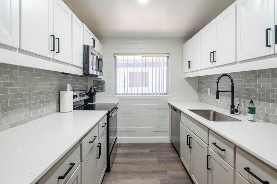 Double Room, Non Smoking | Private kitchen | Full-size fridge, microwave, oven, stovetop