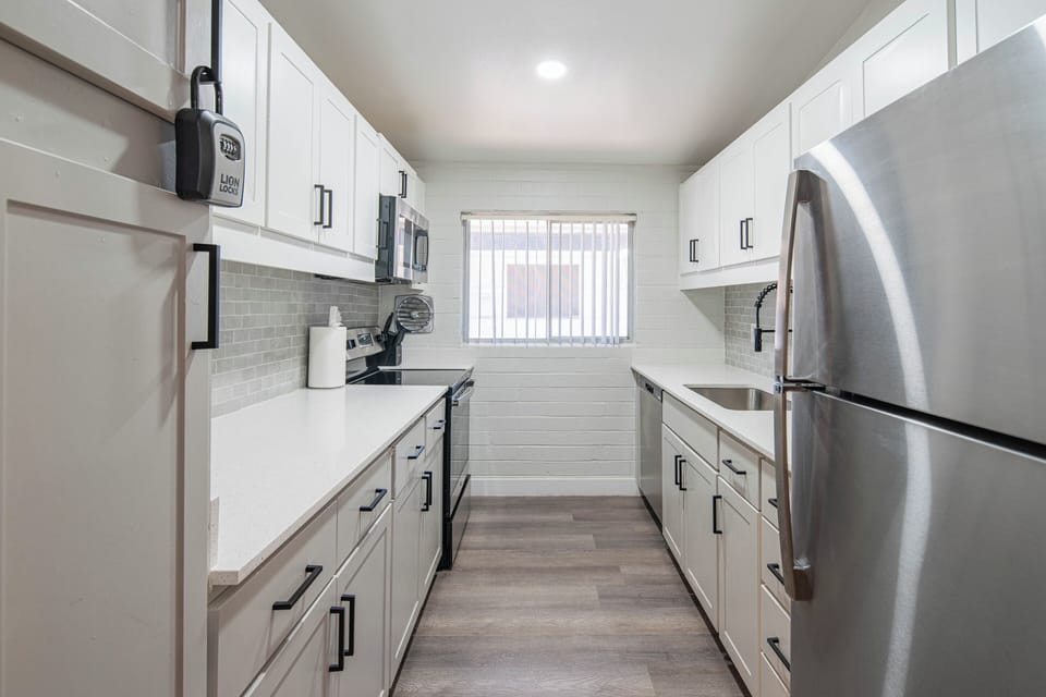 Double Room, Non Smoking | Private kitchen | Full-size fridge, microwave, oven, stovetop