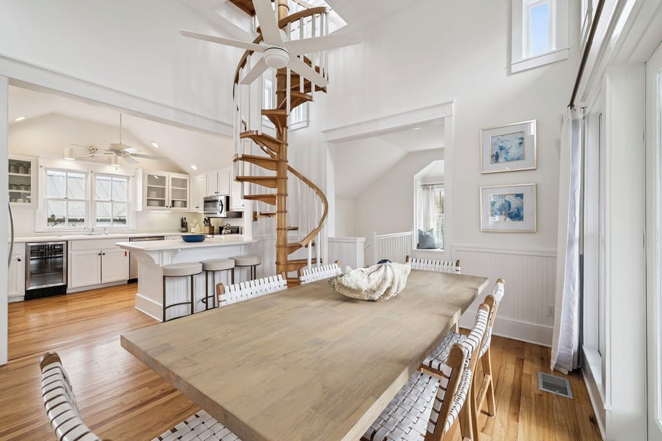 Dining Space with Seating for 9