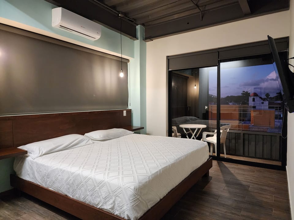 Panoramic Room | Desk, laptop workspace, iron/ironing board, free WiFi