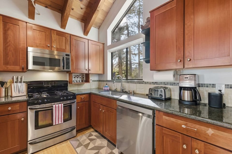 Clean, functional sink area designed for simple cooking and stress-free cleanup.