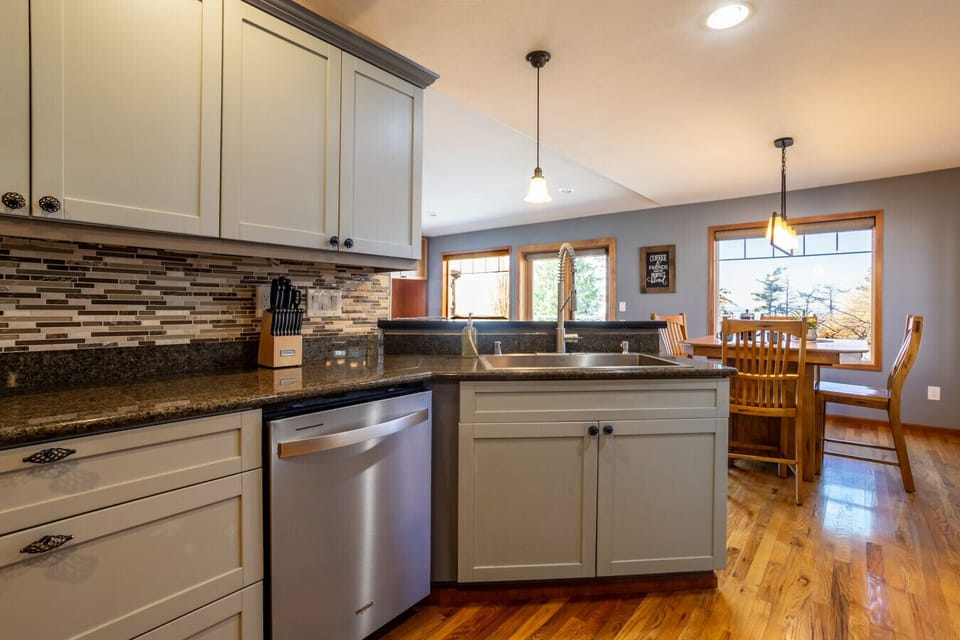 Kitchen with ample space and a dishwasher