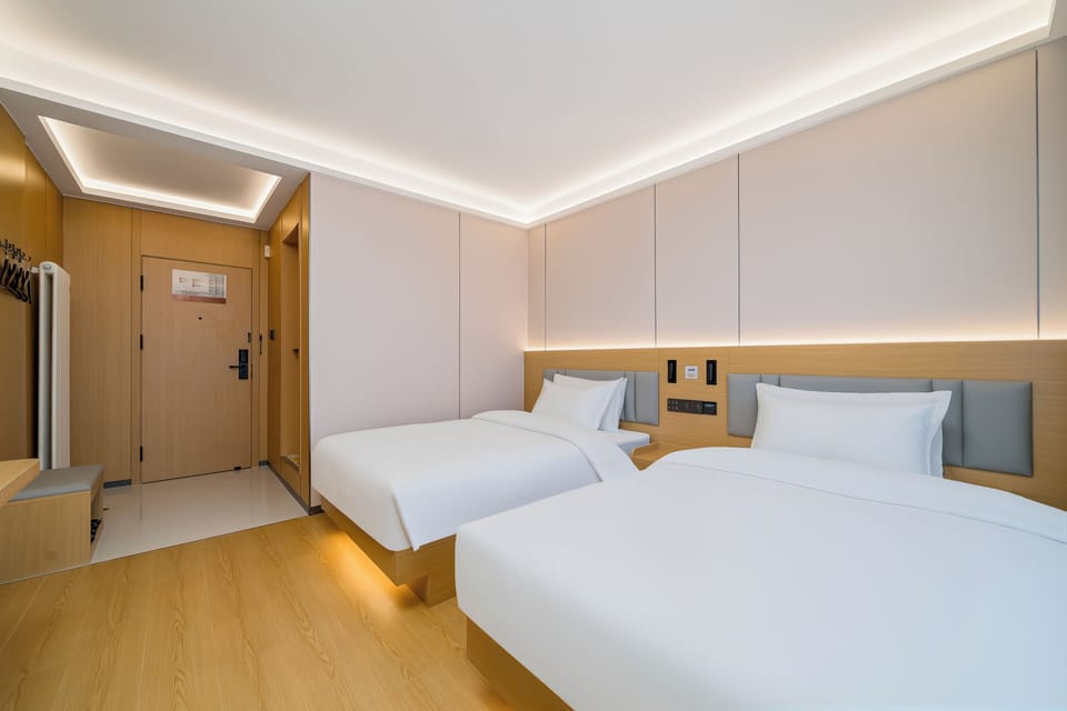In-room safe, laptop workspace, blackout drapes, soundproofing