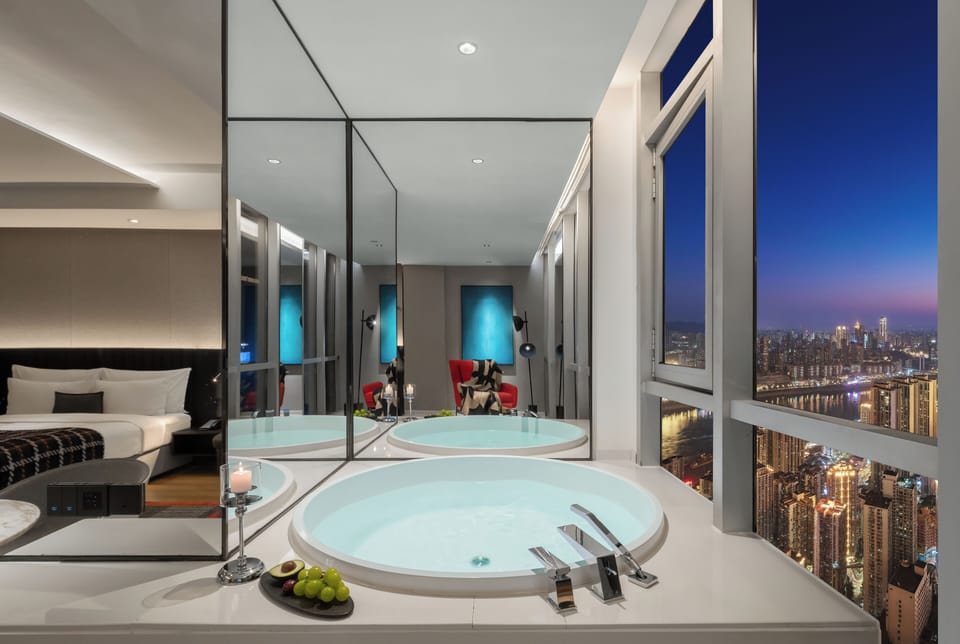 180° River View King Room (Window-side Private Hot Tub) | Down comforters, in-room safe, blackout drapes, soundproofing