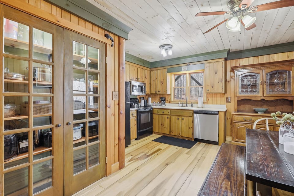 Coffee maker, stovetop & oven — cook a mountain feast for the family