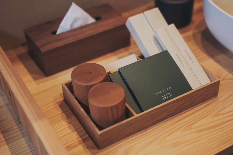 Deluxe Twin Room | Bathroom amenities | Separate tub and shower, hair dryer, slippers, towels
