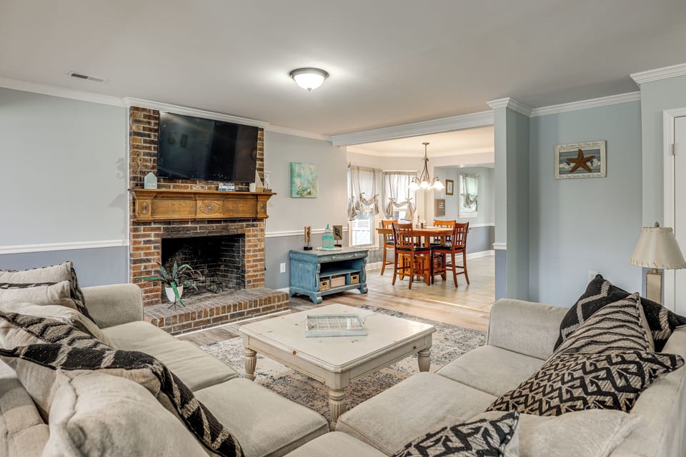 Myrtle Beach Vacation Rental | 4BR | 3BA | 2,100 Sq Ft | 6 Steps to Enter