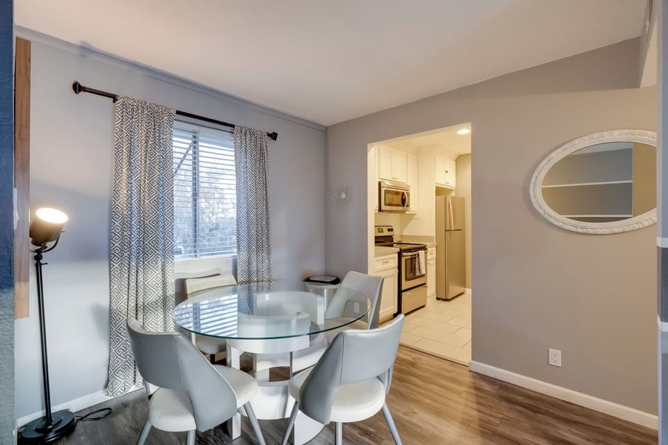 Dining Area | Dishware/Flatware Provided