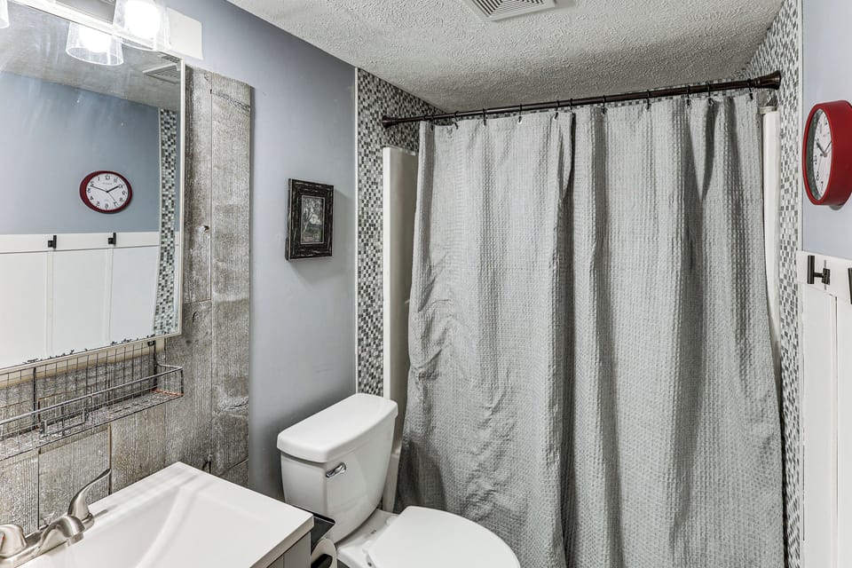 Bathroom | Lower Floor