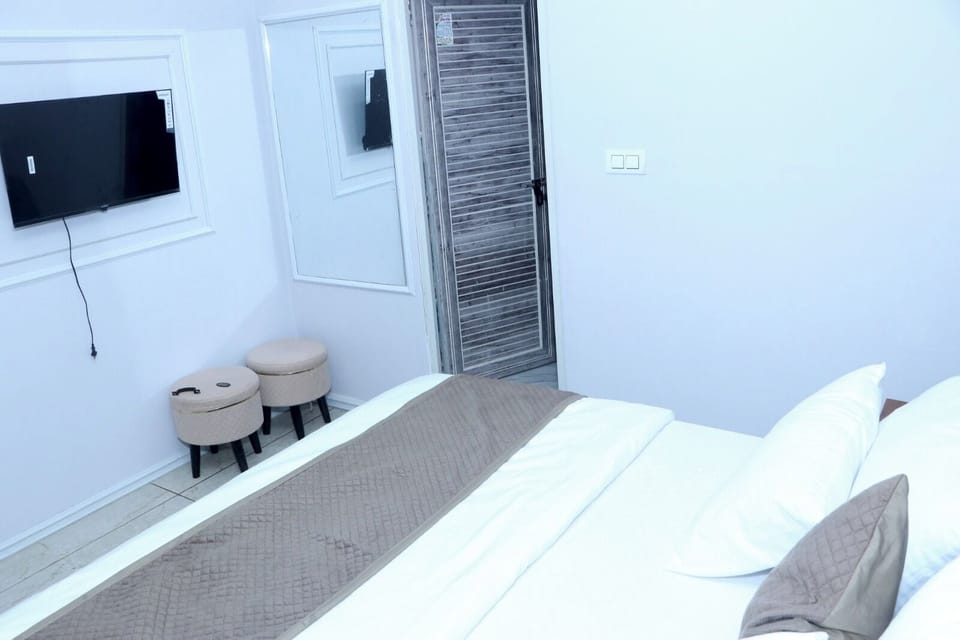 Standard Double Room | Desk, laptop workspace, free WiFi