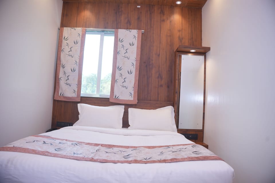 Standard Room, Patio, Pool View | Desk, free WiFi