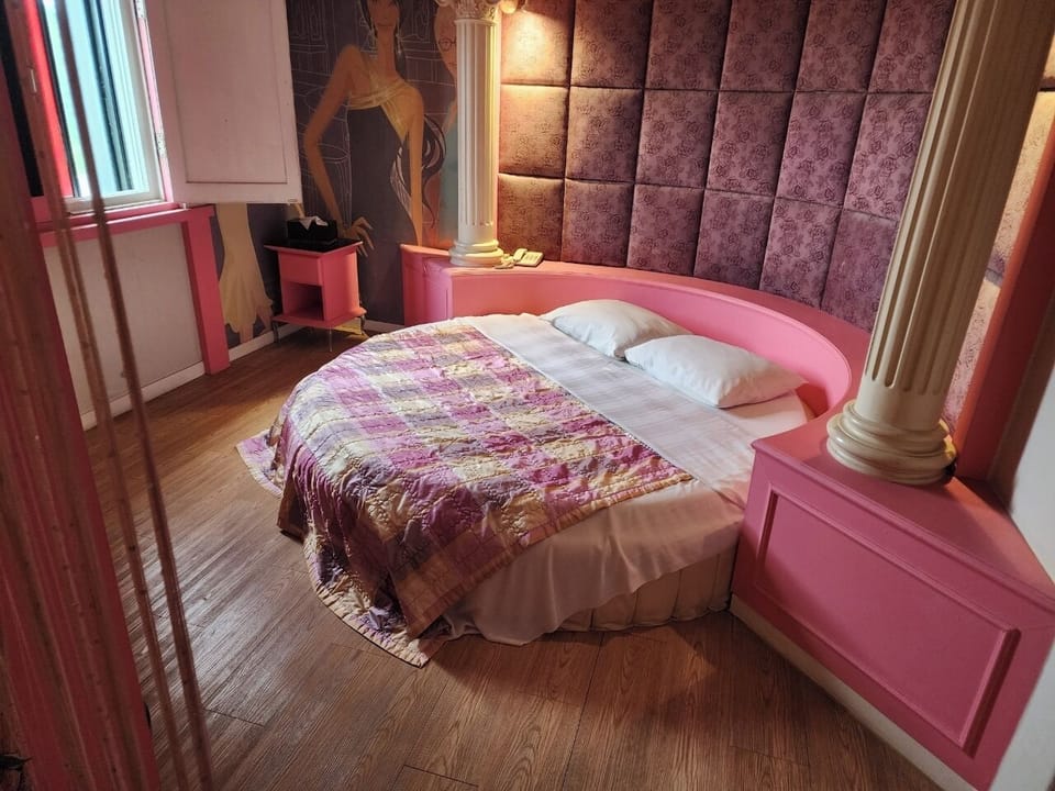 Basic Double Room, Mountain View | WiFi (free)