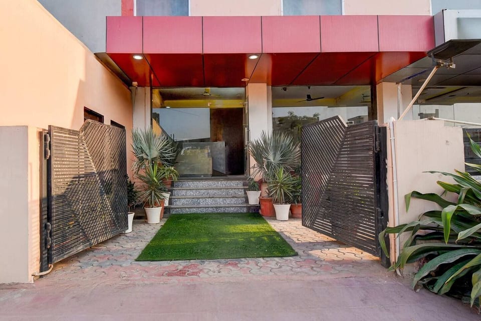 Entrance / Reception