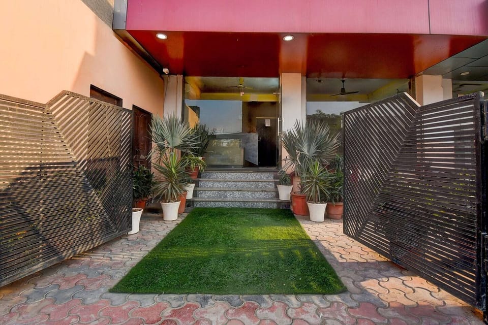 Entrance / Reception