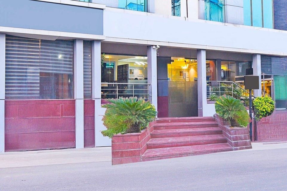 Entrance / Reception