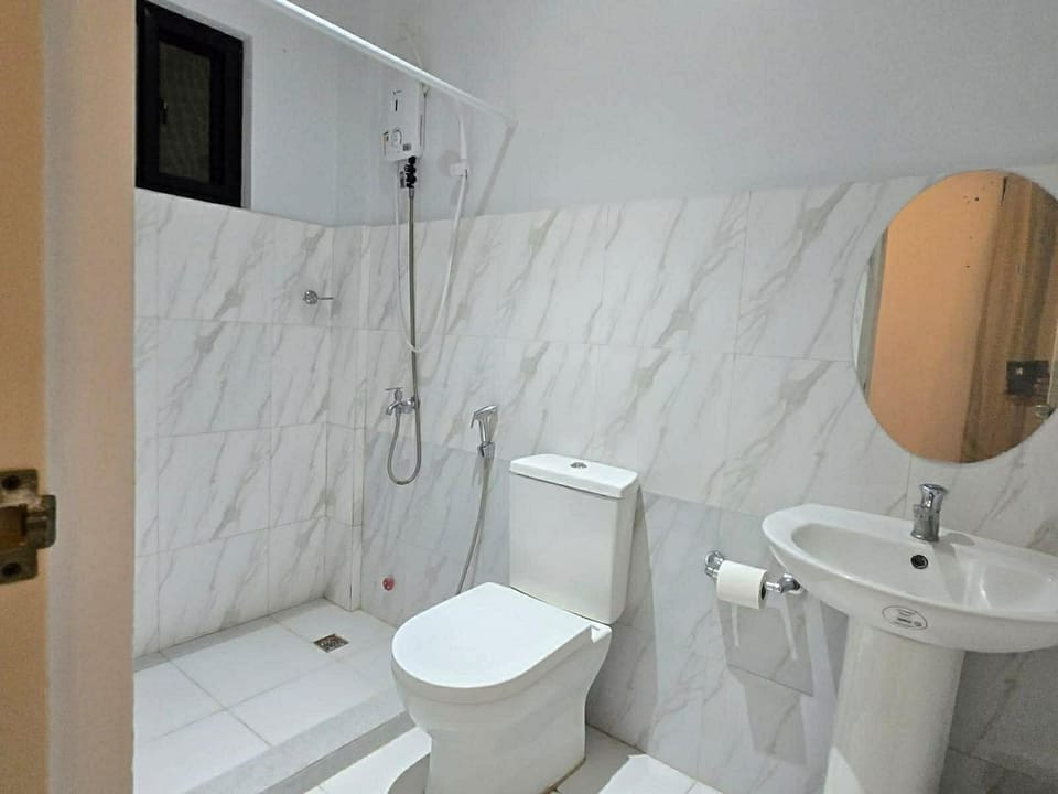 Villa, Garden View | Bathroom | Shower, free toiletries, bidet, towels