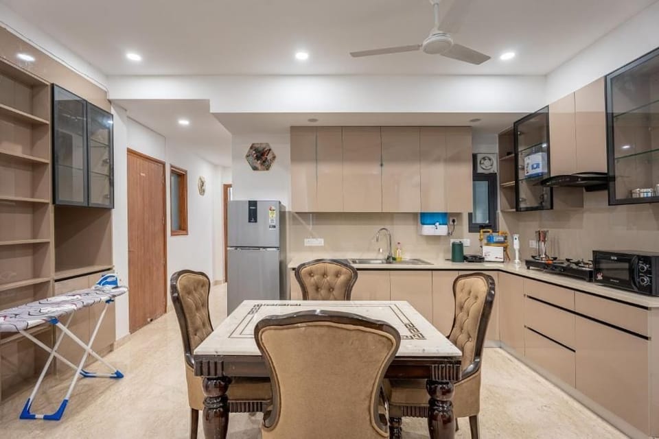 Apartment, Balcony, Garden View | Dining room
