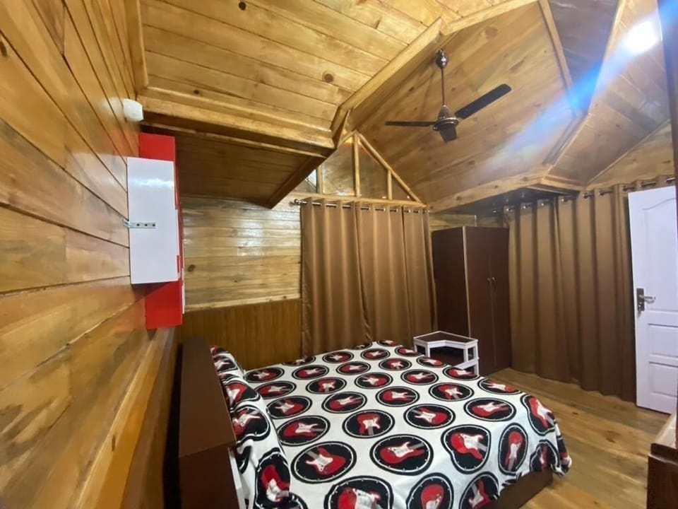 Luxury Room | Rollaway beds, free WiFi, bed sheets