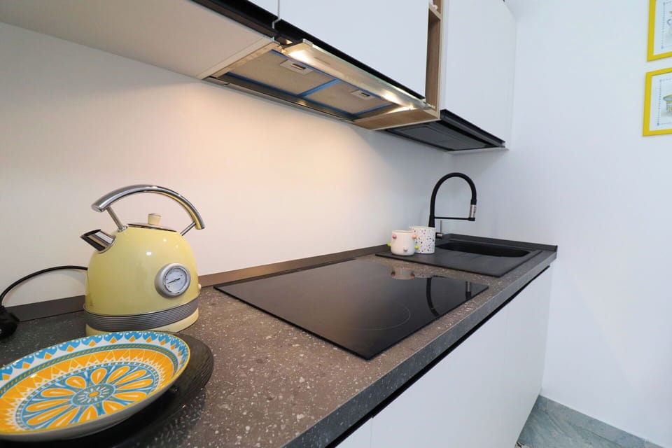 Kitchen, Countertop, Kitchen Sink, Interior Design, Kitchen Appliance, Plumbing Fixture, Flooring, Tap, Kitchen Stove, Lighting