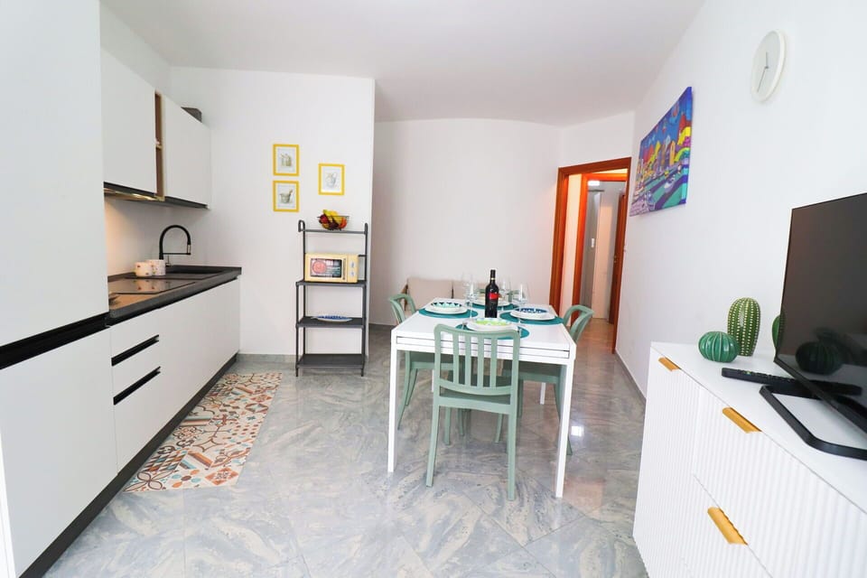 Flooring, Interior Design, Wood, Furniture, Floor, Kitchen, Room, Countertop, Major Appliance, Apartment