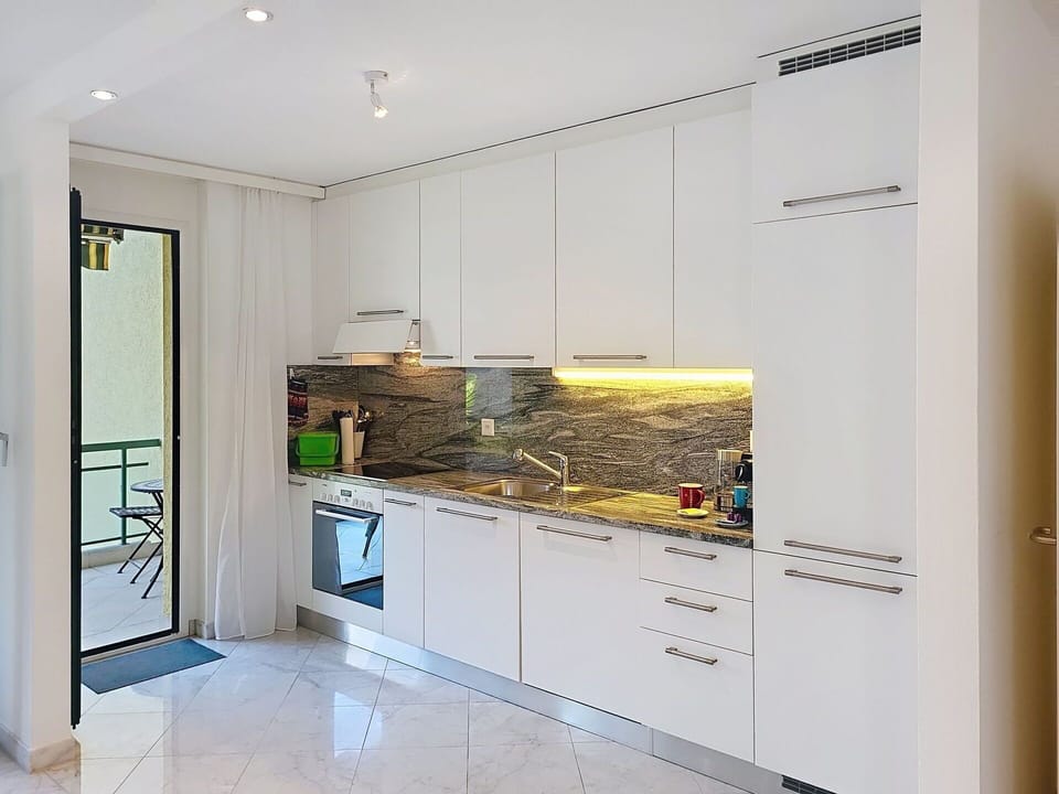 Kitchen, Countertop, Flooring, Kitchen Appliance, Interior Design, Major Appliance, Wood, Floor, Furniture, Cabinetry