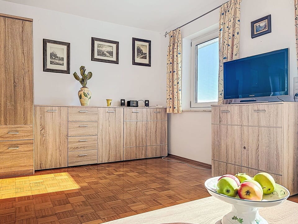 Wood, Furniture, Flooring, Interior Design, Floor, Wood Flooring, Room, Apartment, Cabinetry, Hardwood